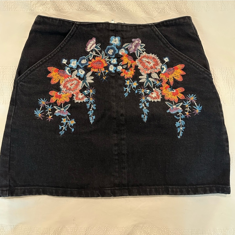 Black denim skirt with floral embroidery details